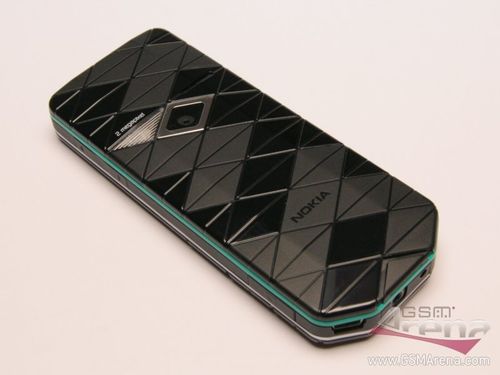 手机图片库 手机图片 5/8 诺基亚7500采用大胆的菱形设计之外,该机