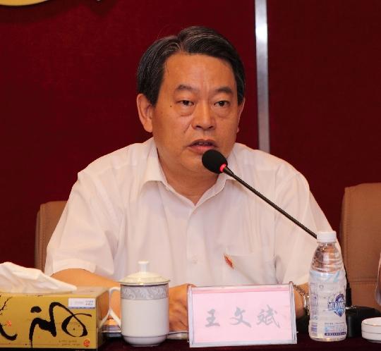 另一方面是通过学习先进集体及个人的经验来激励和启示各级党组织