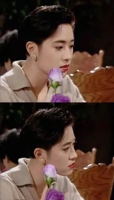 不仅是清新脱俗,年轻时的陈法蓉总在不经意间透出一股高贵冷艳,那不