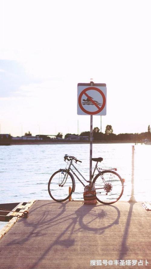 他们其实并不是那么地相似,甚至很多事情也是背道而驰的,但是好像就