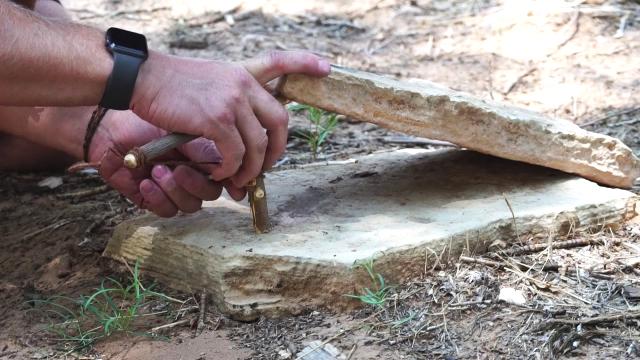 野外求生,教你自制石板陷阱,既简单又实用!