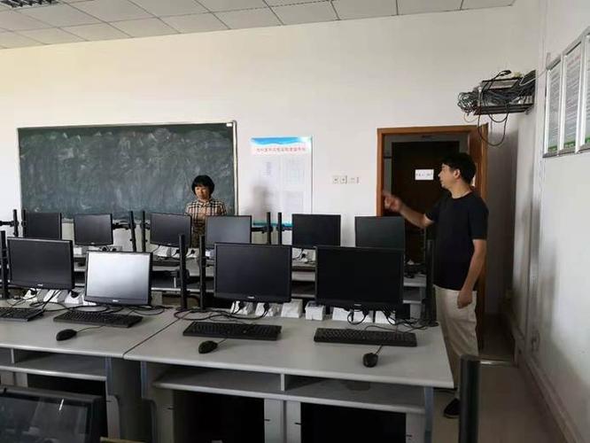 计算机学院开展节前实验室安全大检查