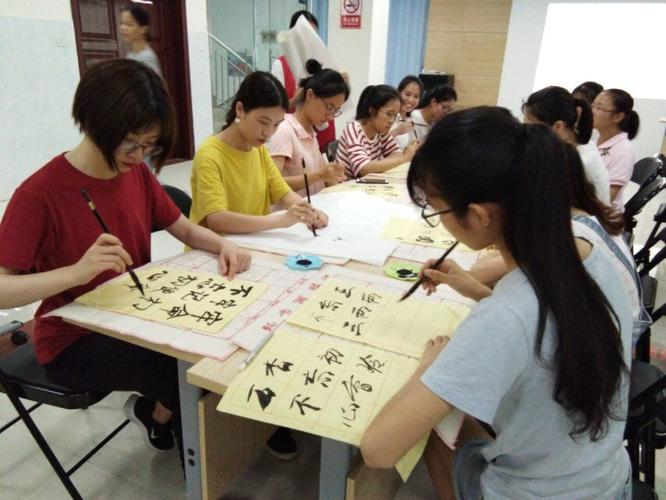 培育道德新风——管理学院雨露服务分队外出开展文化艺术节活动