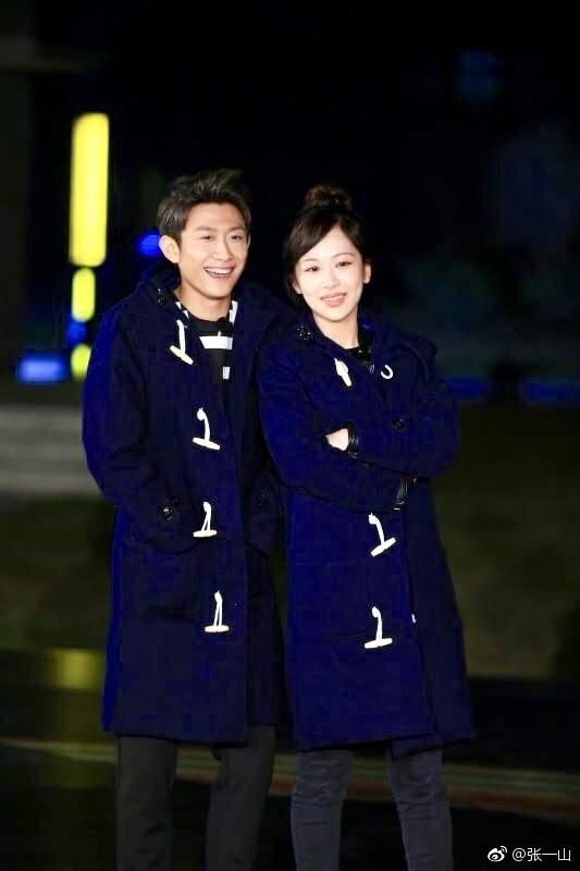 张一山自制表情包为杨紫庆生:三十岁生日快乐