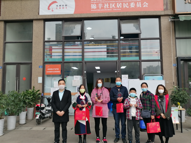 石羊街道锦羊社区开展疫情防控"最美志愿者"表彰活动