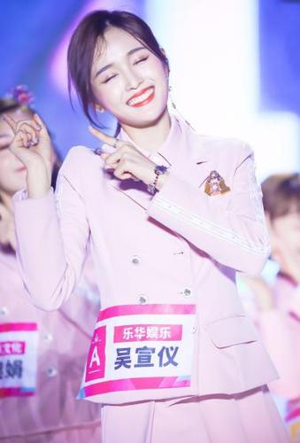 吴宣仪创造101性感图片26