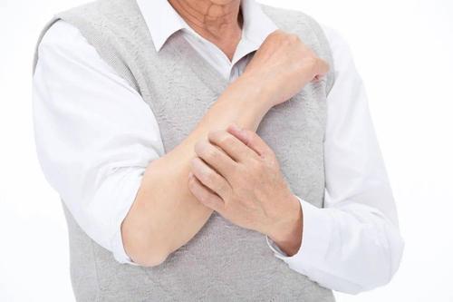 男子左侧手臂剧烈疼痛,居然是这里出了问题!差点没命!