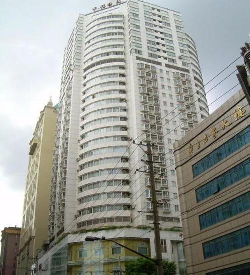 中福大厦 精装修带家具对电梯,高区办公双面采光