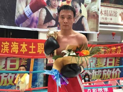 影片讲述了脑瘫患儿汪强成为职业拳手的艰辛历程.