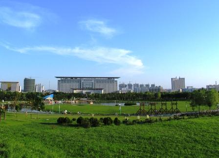 夏天的易园           易园犹如一颗明珠,镶嵌在安阳