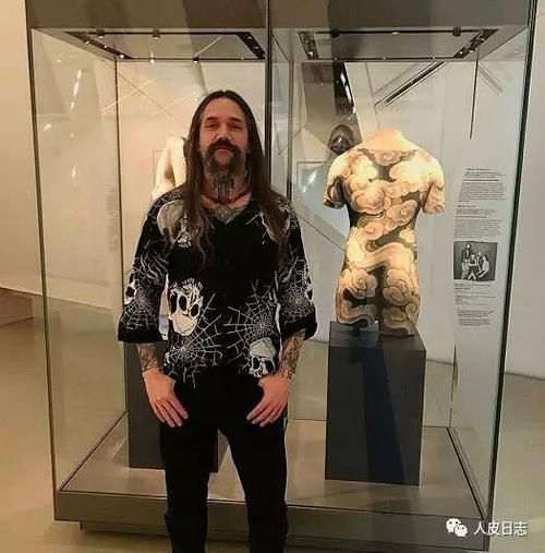 family"s (菲利普家族)logofilip leu family"s (菲利普家族)的纹身师