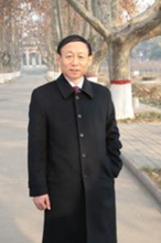 勒保芳,男,1952年出生,是河北邢台市宁晋县晶龙集团的董事长.