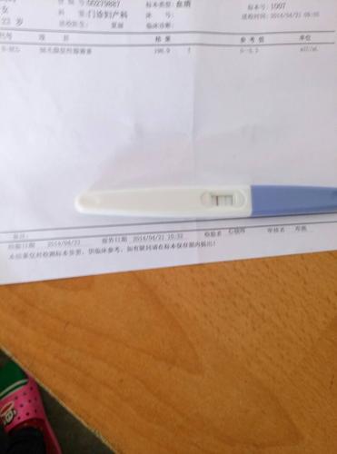 医生说有可能是宫外孕,b超没照出来,验孕棒检查怀孕了,两条杠,抽血说