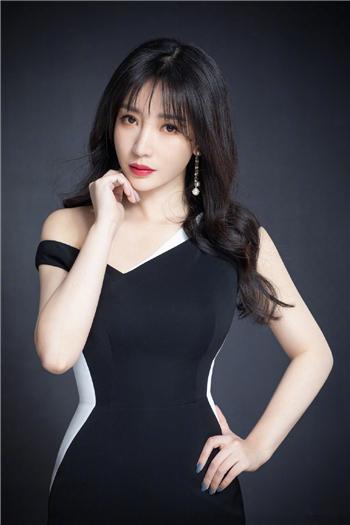 柳岩广告代言代言费内部报价柳岩肖像代言授权柳岩经纪人联系电话多少