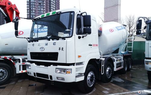 基于华菱重卡(经典)底盘的混凝土搅拌车