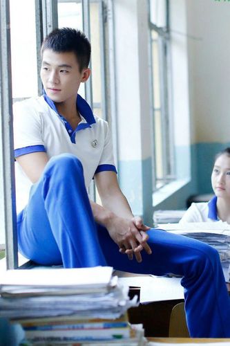 盘点毕业时节的校服男神女神们 杨洋彭于晏李易峰 刘亦菲周冬雨等校服