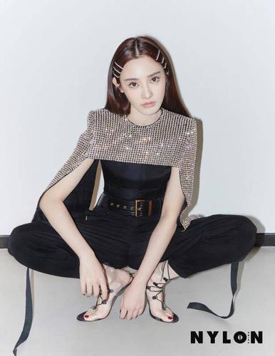 东宫女主彭小苒近期美图合集红衣小枫和现代版胖虾仁爱不过来