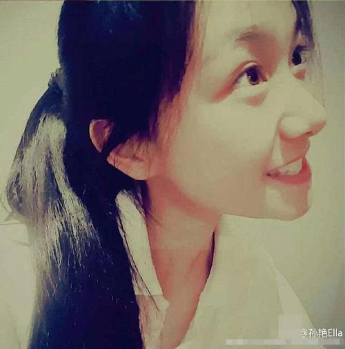 孙艳自拍照,已成亭亭玉立少女.