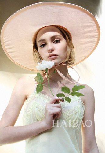 莉莉-罗丝·德普 (lily-rose depp)