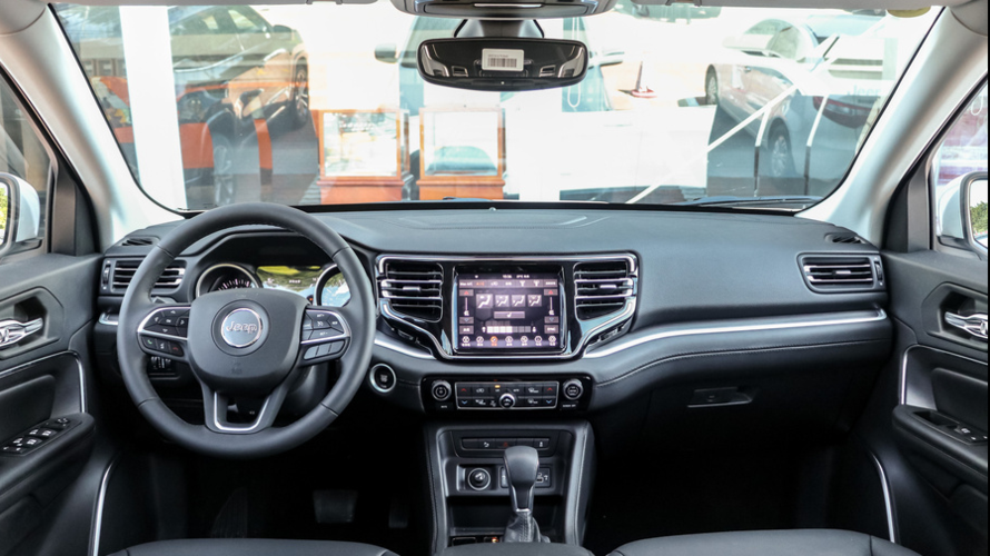 大指挥官(参数|图片)内饰从个人的角度来看,ta整体塑造硬朗,给人感觉