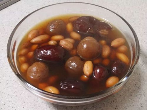 红枣花生桂圆汤