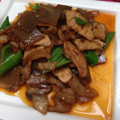 让人垂涎欲滴的苕皮回锅肉,原来是这么做出来的啊