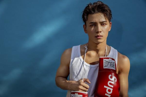 洪尧运动系写真曝光 获赞行走的荷尔蒙