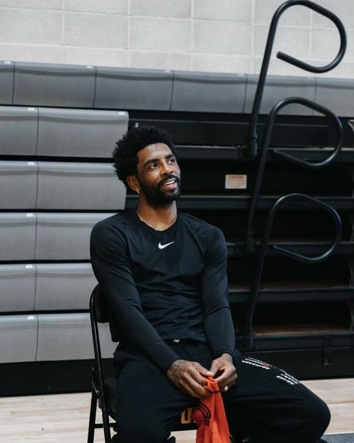 欧文最新训练曝光伤后重返球场乐开怀发文暗示与篮网提前续约