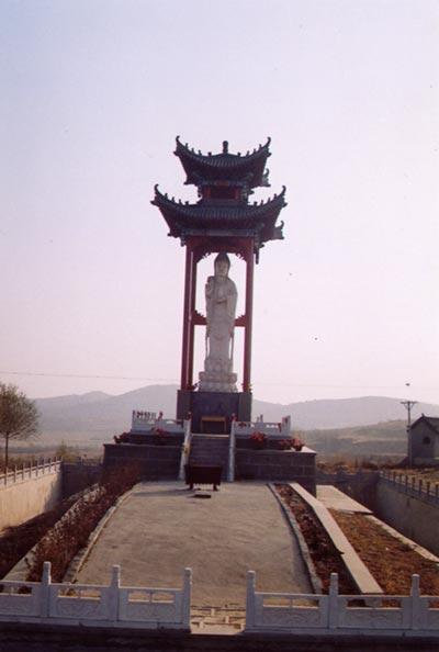 牛头山双泉寺住持释觉能,俗名王仁宣,法名释觉能,1938年生,辽宁省海城
