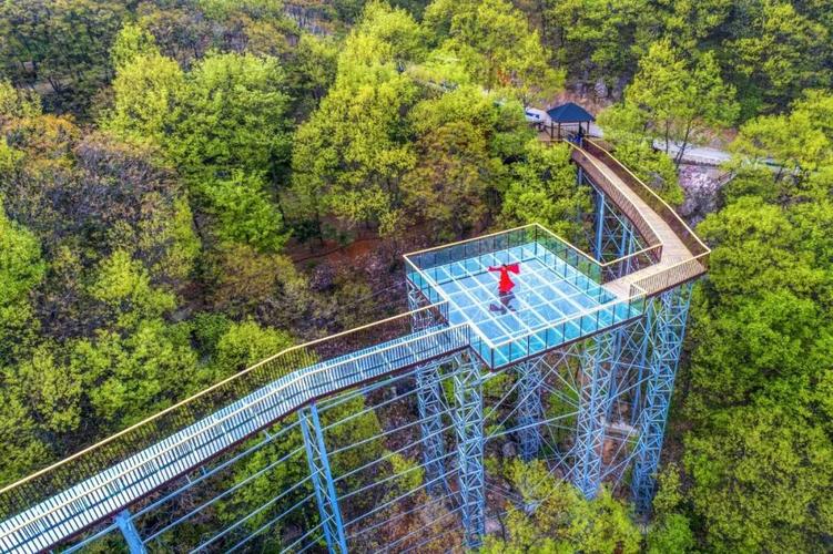 树顶可漫步高空可水滑 登封新晋景点摘星楼