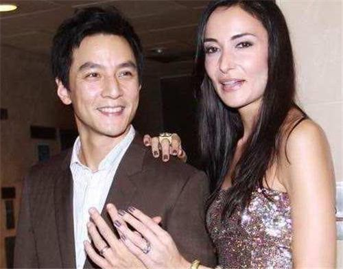 吴彦祖庆祝结婚11周年,晒出南非婚礼照片,19年爱意没有变