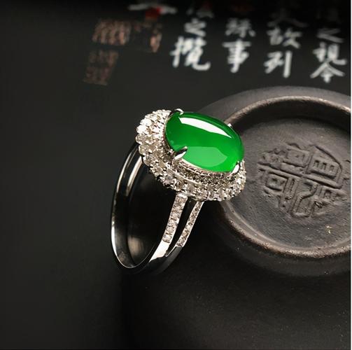 选购翡翠镶嵌戒指需要考虑的因素有什么?