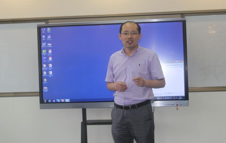 山东大学刘华文教授来我院进行学术交流