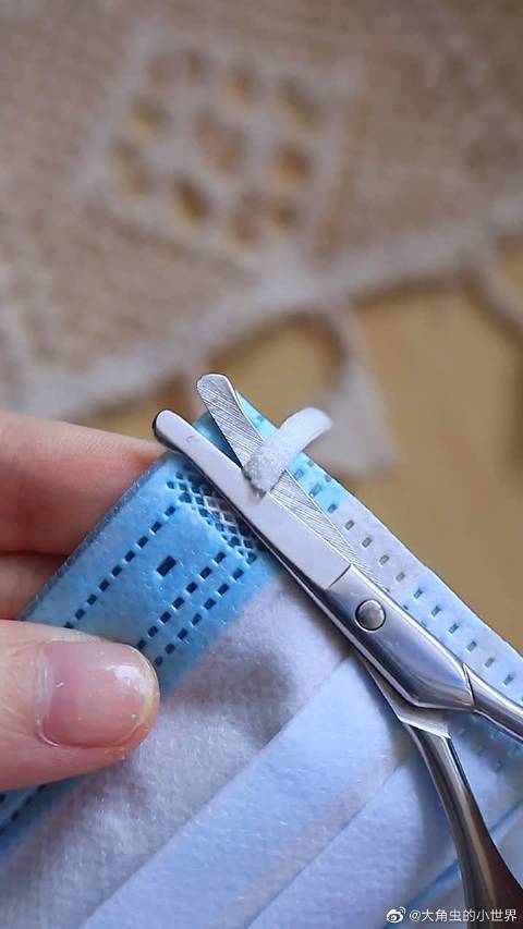 用不要的口罩做可爱的闺蜜手环也可做闺蜜头绳