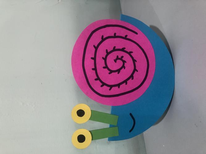 幼儿园里欢乐多—美工《快乐的小蜗牛》