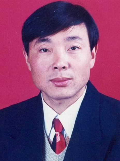 1997年创办泌阳县光亚学校,任董事长,校长.