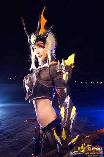 王者荣耀:花木兰水晶猎龙cosplay暗黑科技到来!