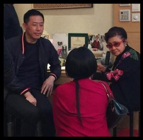 守张国荣骨灰14年,至今未娶唐鹤德现状曝光