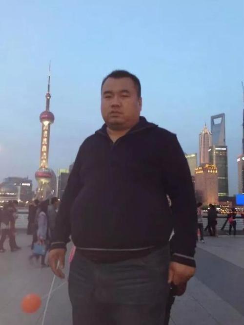 还记得无锡马拉松赛道上 的那个200斤胖子嘛?