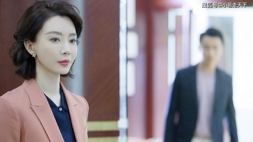 壁纸欣赏— 陈数第1期《完美关系》干练西装剧照