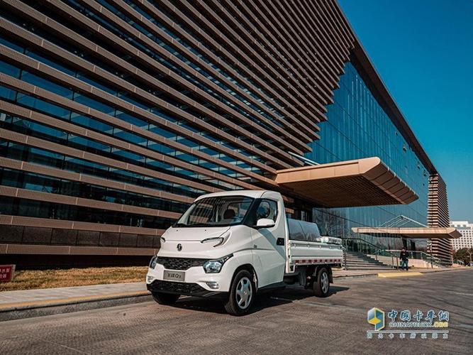 以飞碟汽车为例,目前飞碟汽车推出了飞碟奥驰,飞碟w,飞碟缔途悍飞碟