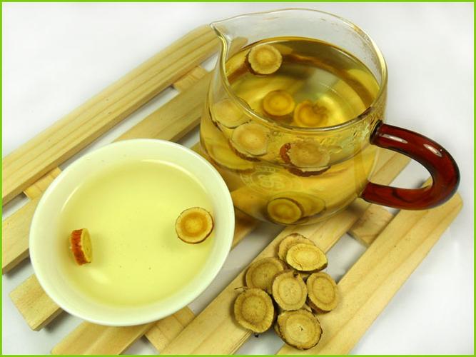  p>甘草汤,出自《伤寒论》,主治清热解毒. /p>