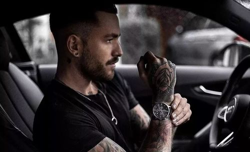 当肌肉男披上花臂纹身,man爆了!