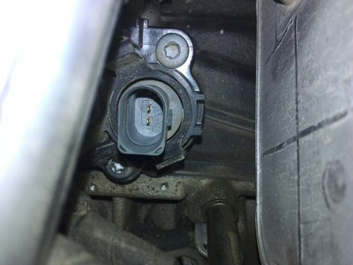 迈腾水温传感器怎么拆?