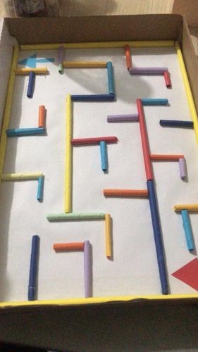 迷宫的神秘感让幼儿充满了好奇,大家都想要跃跃欲试呢!