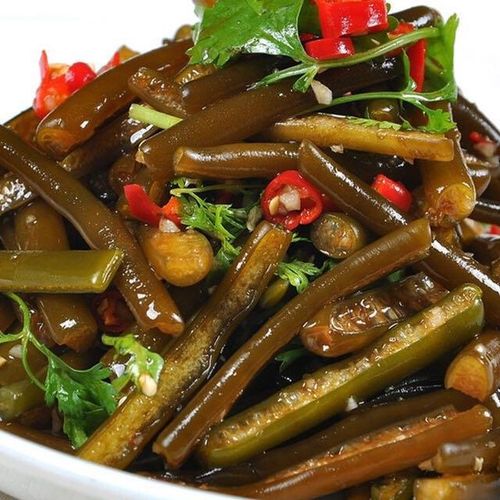  p>凉拌酸辣海笋是由干海笋等制作的食物,属于川菜. /p>
