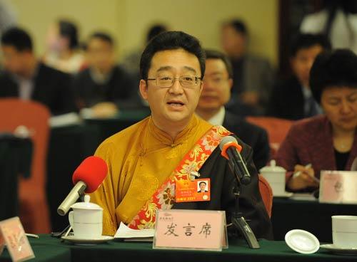 益西达瓦代表呼吁加快四川甘孜藏区交通建设