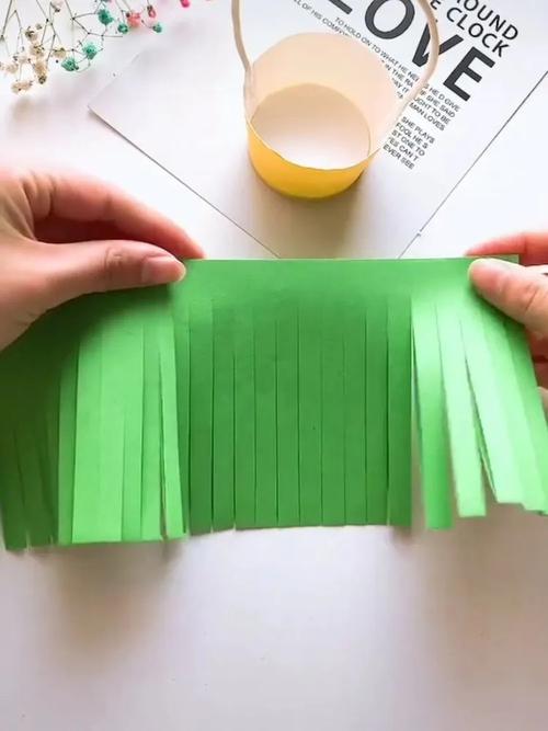 其它 活动三:手工《美丽的花篮》 写美篇 活动目标: 1,通过制作活动