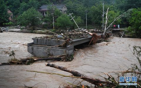 陕西洛南:暴雨来临 安置群众