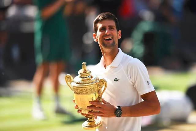 阿加西选手时期就是以接发球闻名,他也曾担任德约科维奇的教练,他甚至